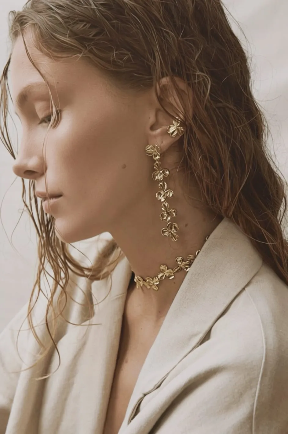 Elise Tsikis Kymaia boucles pendantes fleurs 8cm