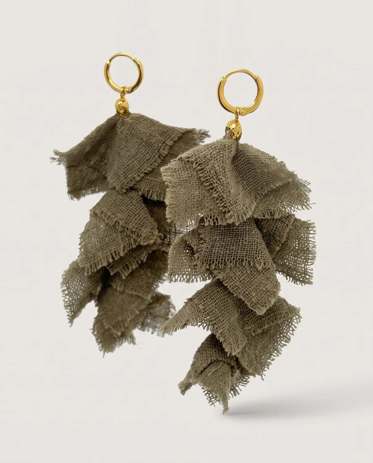 Elise Tsikis Galatas Green boucles franges tissu vert 10 cm