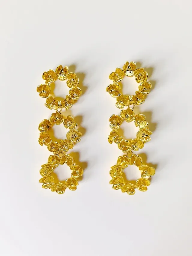 Elise Tsikis Valtica boucles d’oreilles pendantes doré 6 cm