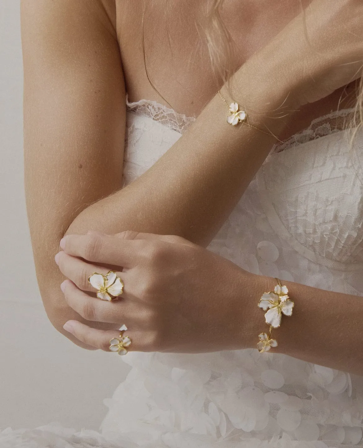 Elise Tsikis Némésis Kastello bracelet émaillé blanc