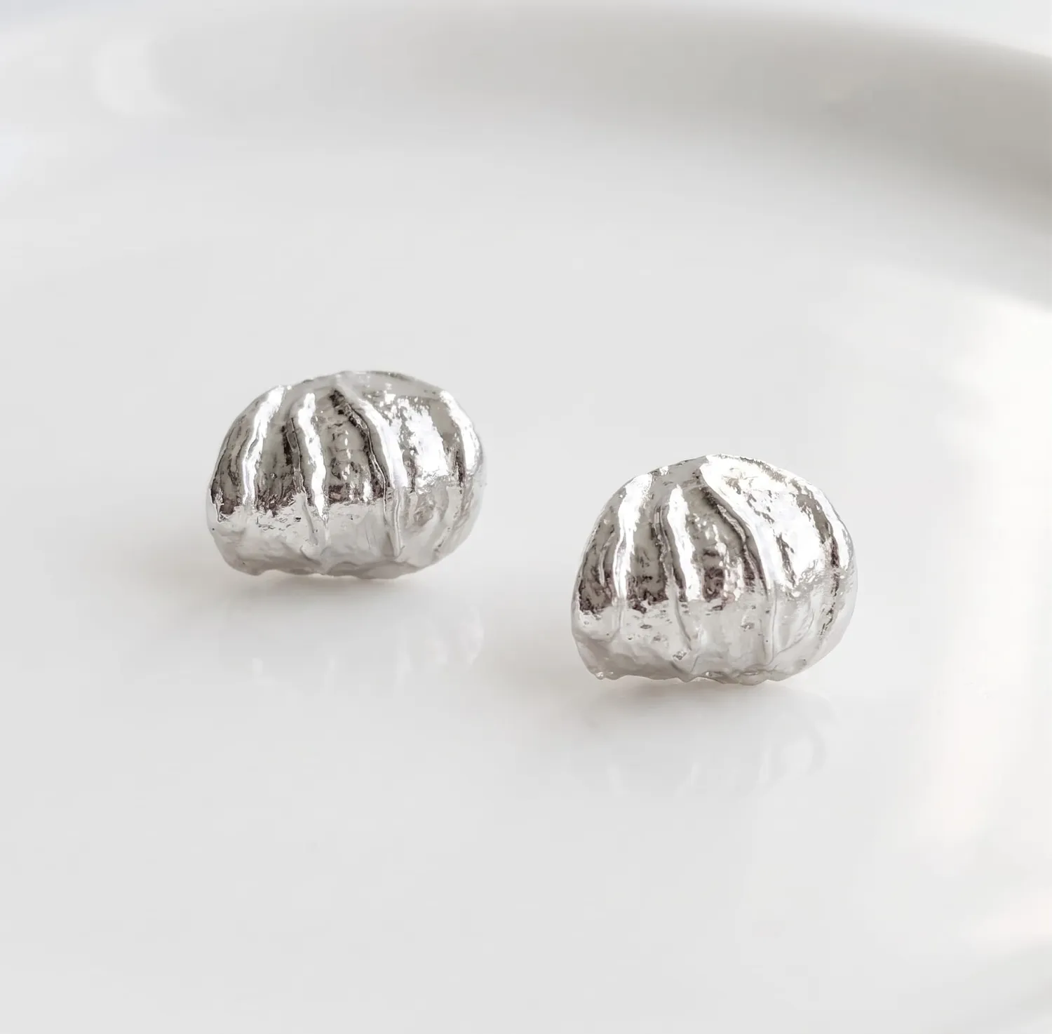 Elise Tsikis Vasto boucles d'oreilles puces or jaune