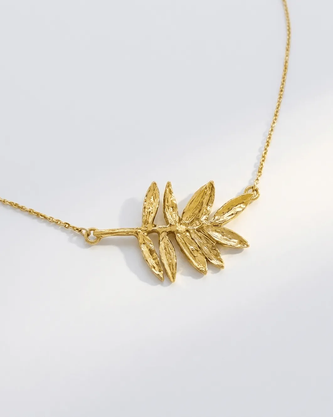 Elise Tsikis Dimos collier feuille olivier doré