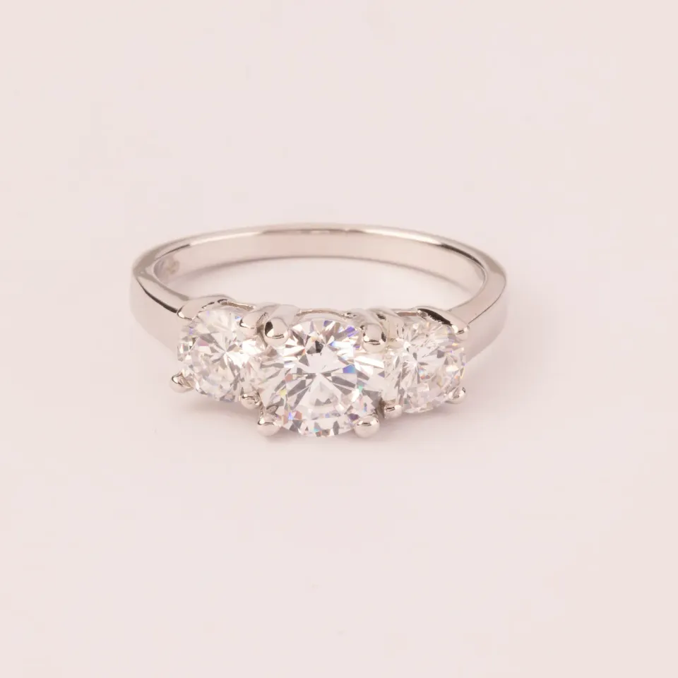 Ultima Edizione trilogy 6.5 mm bague pierre centrale