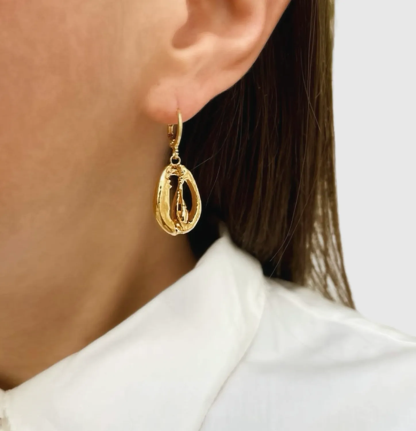 Elise Tsikis boucles d'oreilles Lena coquillage 3,5 cm