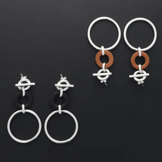 Secret de Cuir N°906 boucles d'oreilles cuir argenté