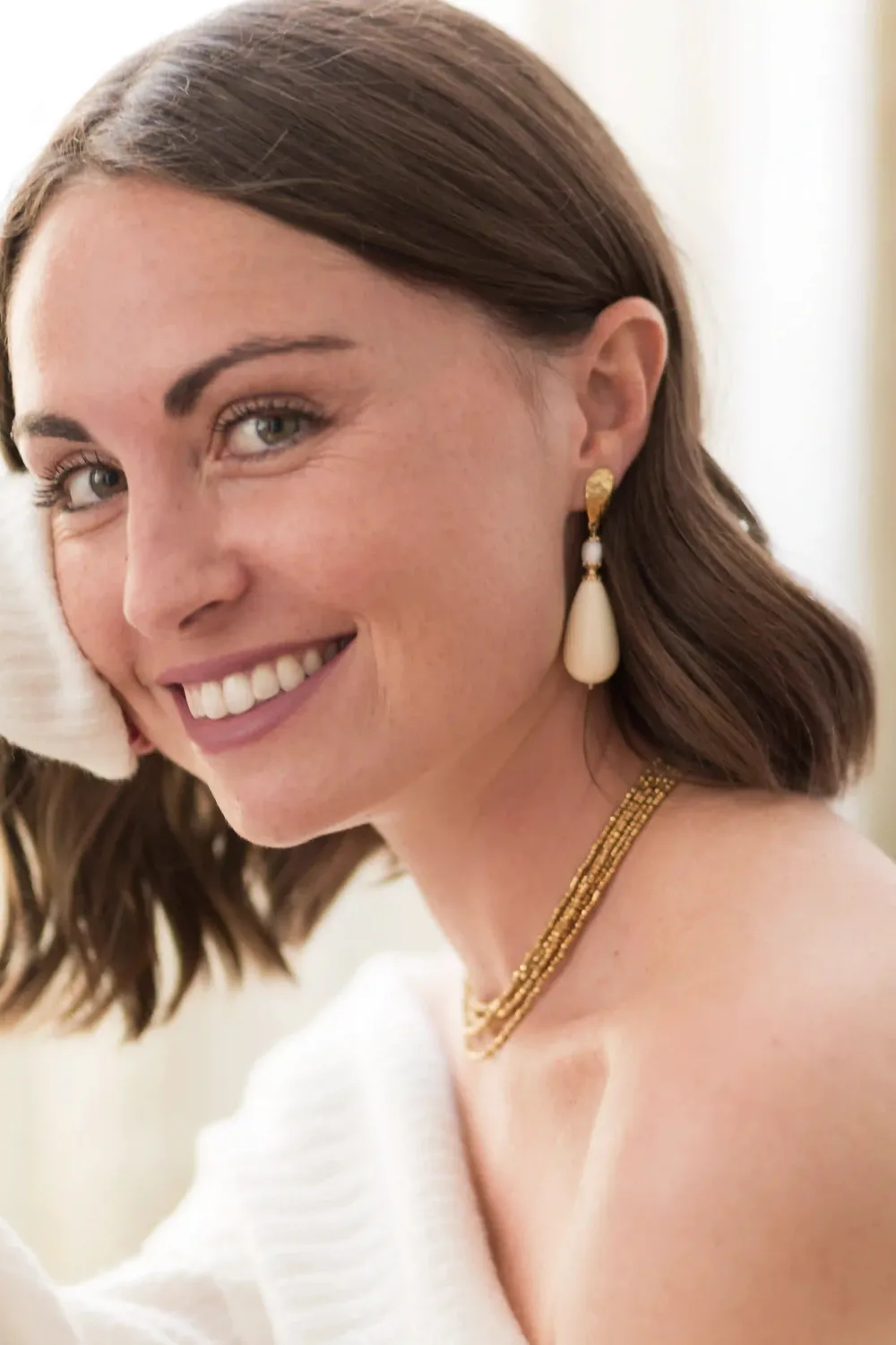 Cloralys Esther boucles d'oreilles nacre beige 6 cm