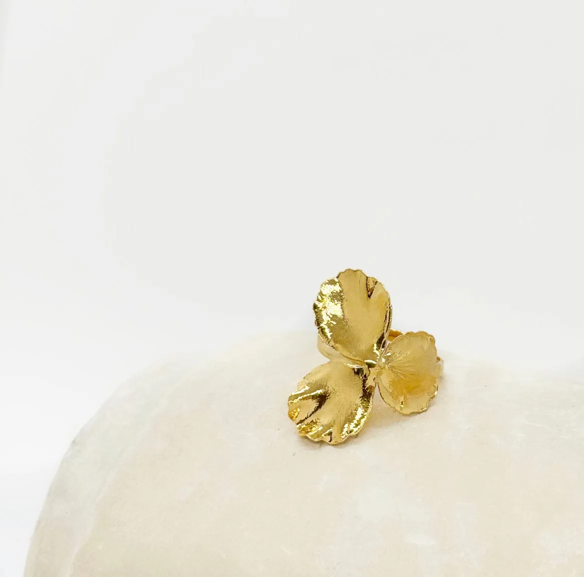 Elise Tsikis Pensée Medium bague fleur or jaune
