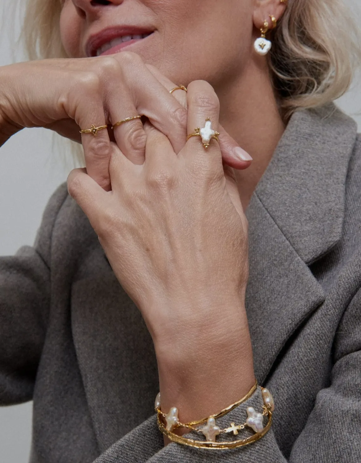 Elise Tsikis Nimasis bague ajustable perle croix