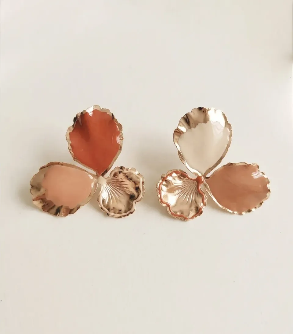 Elise Tsikis Pensée Large boucles oreilles or rose