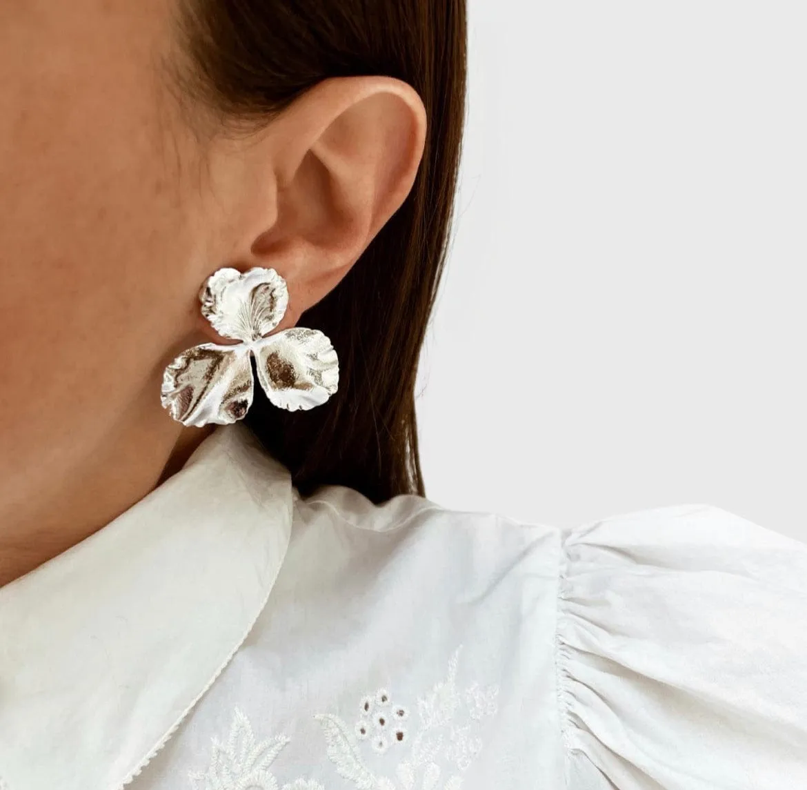 Elise Tsikis Pensée Medium boucles fleur dorée
