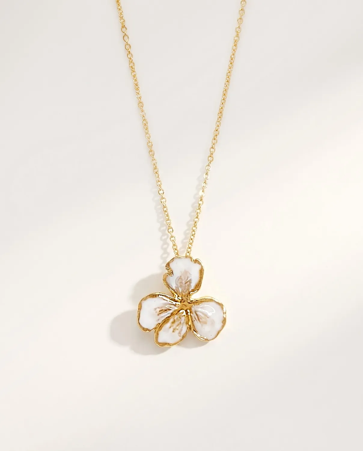 Elise Tsikis Silane émaillé collier blanc fleur pensée
