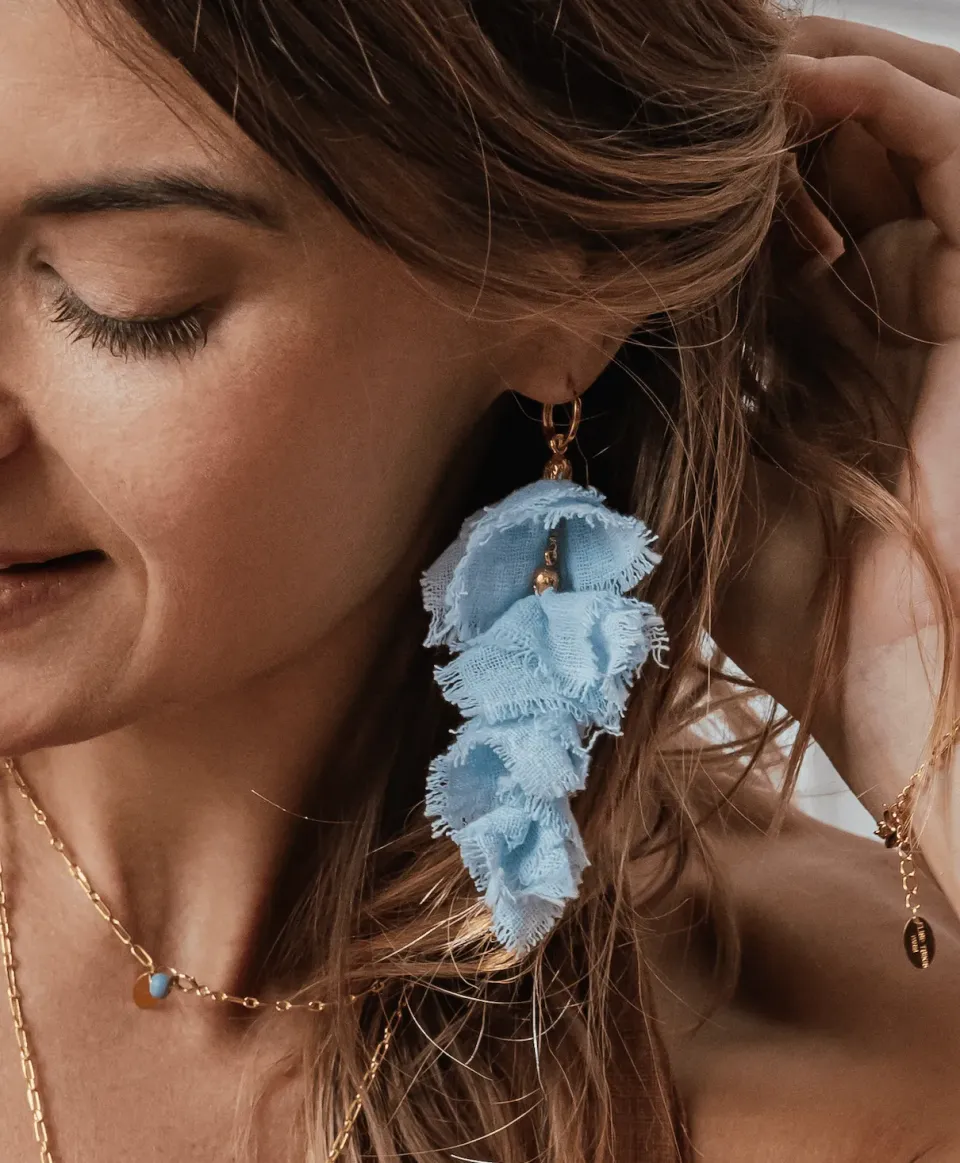 Elise Tsikis Eleftheria Galatas boucles bleu 10 cm