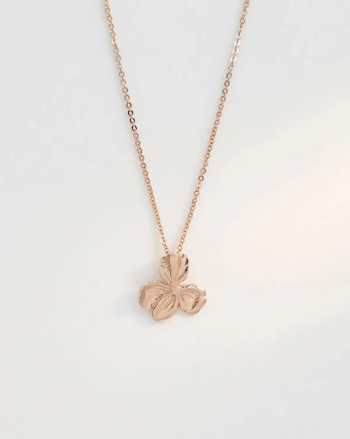 Elise Tsikis Némésis Silane collier fleur or jaune