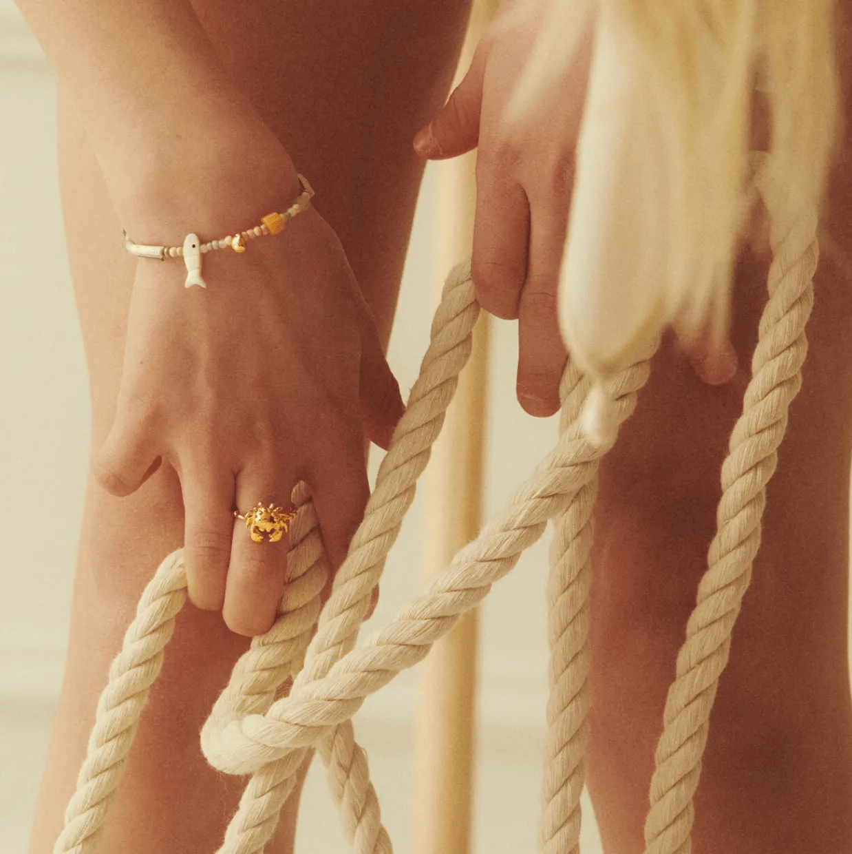Elise Tsikis Clapotis Crusoe bague enfant crabe doré