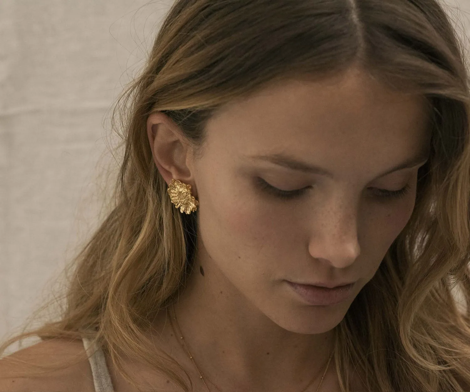 Elise Tsikis Melonne Gold boucles fleur tige dorées