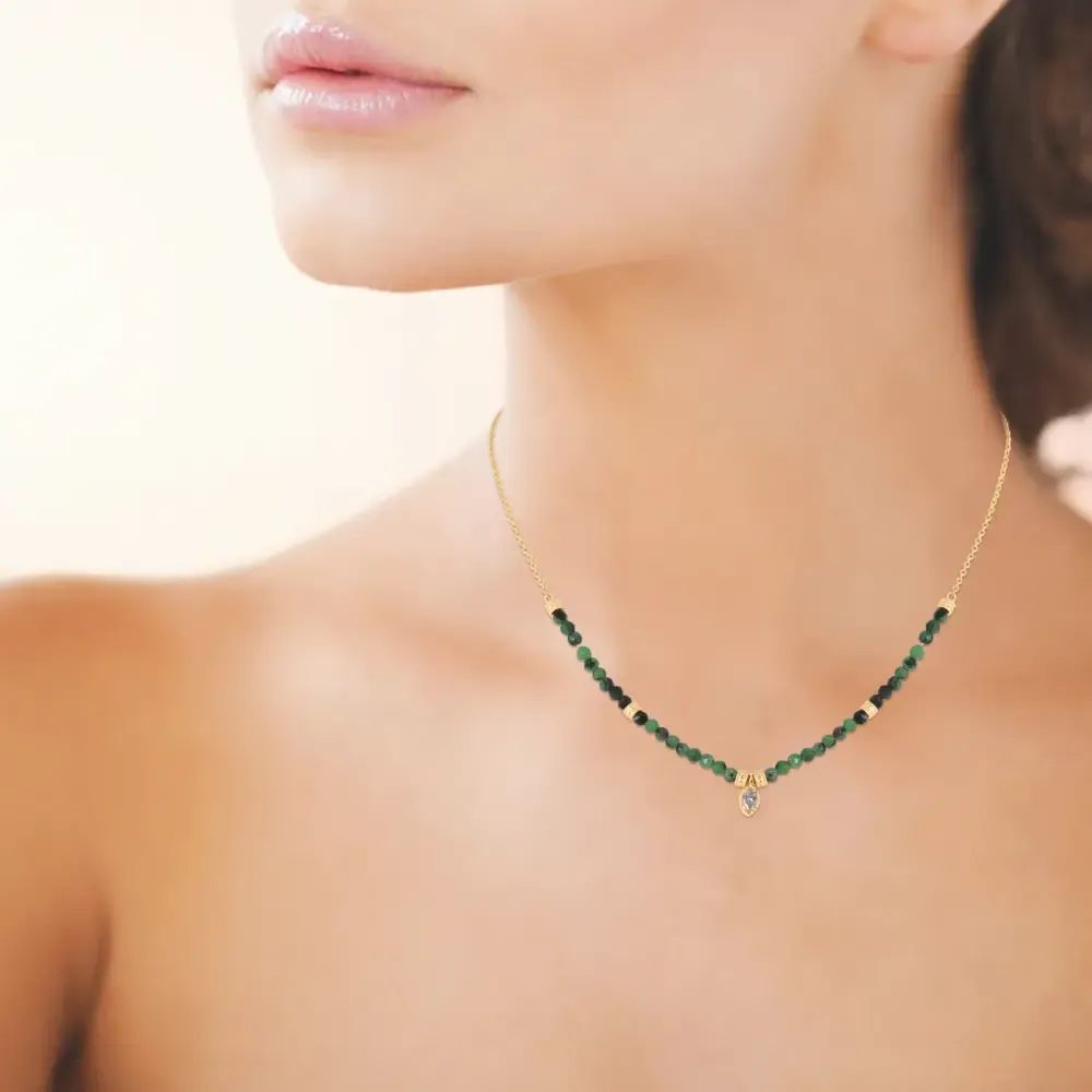 Oriana France collier rubis zoïsite plaqué or breloque